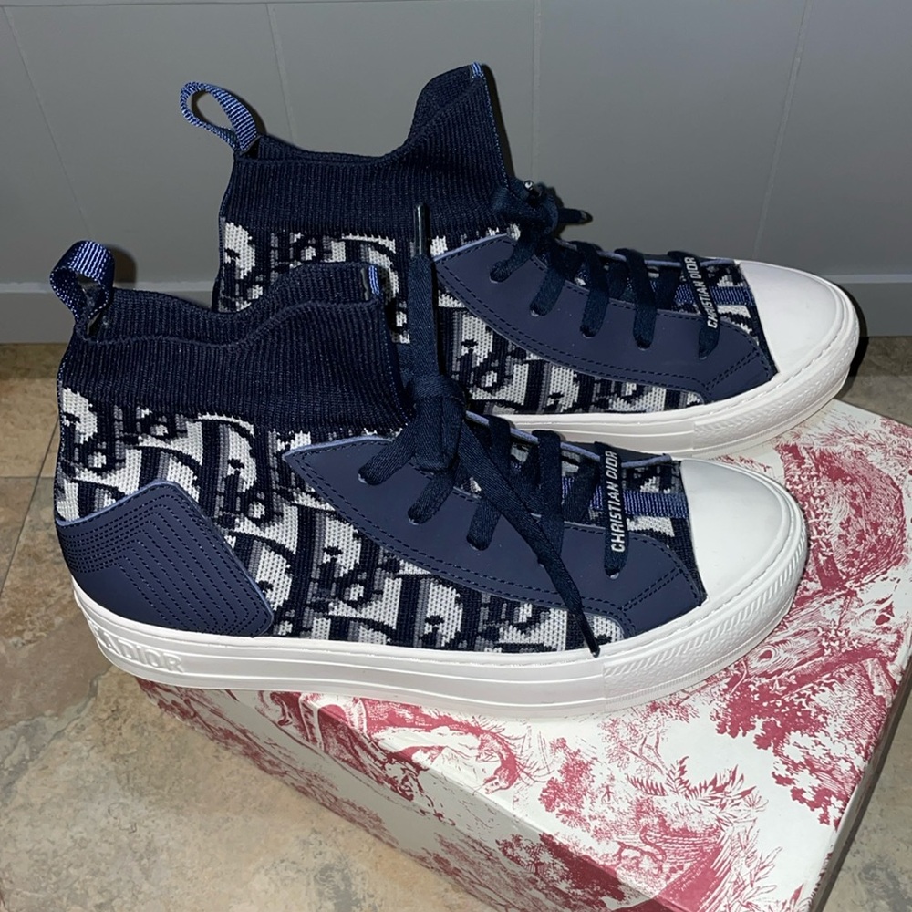 Womens Graffiti Sneakers Sz 37